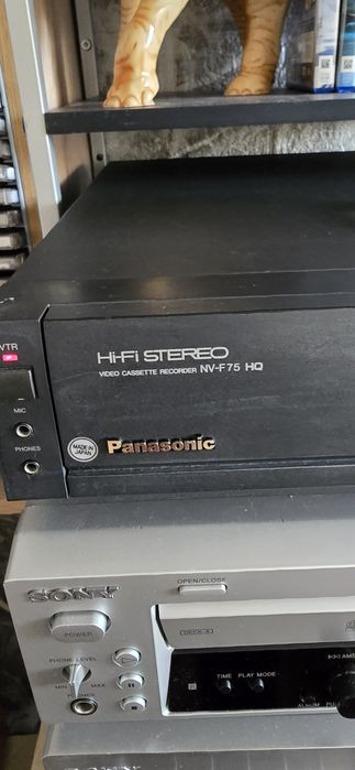 VHS  panasonic -nv F-75