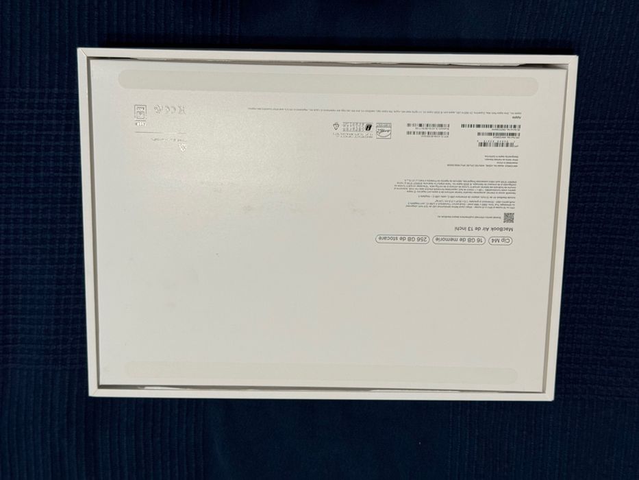 MacBook Air 13" M4, Гаранция 10 CPU и 8 GPU, 16GB RAM, 256GB, Midnight