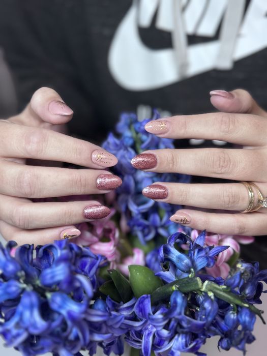 Manichiura clasica, cu gel sau oja semi