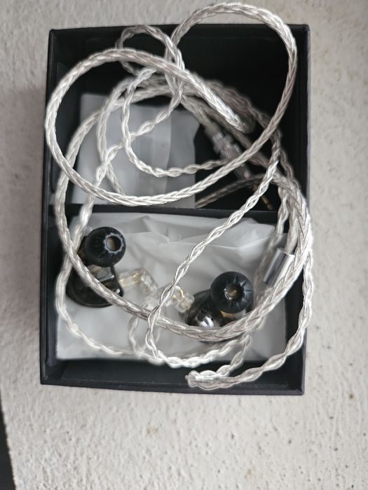 IEM Casti KZ ZAR  – stare impecabilă, full box