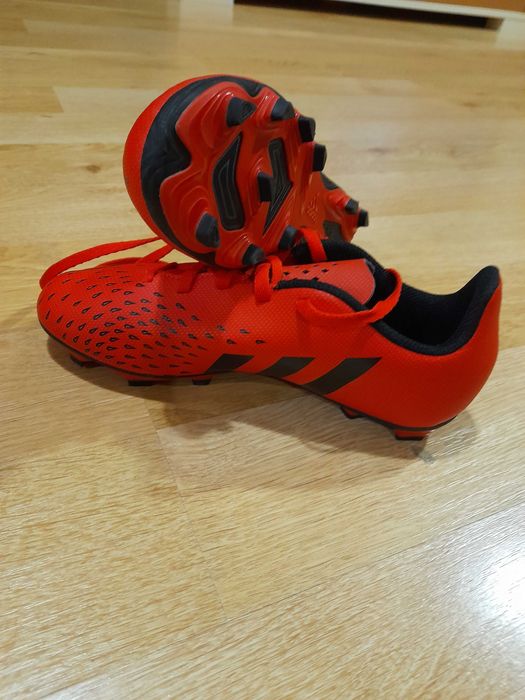 Бутонки за момче