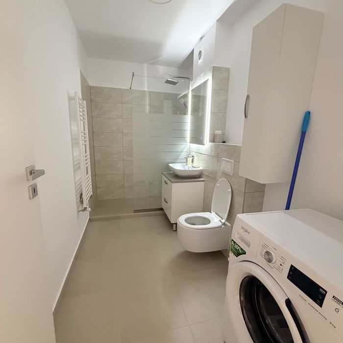 Inchiriez apartament cu 2camere, loc de parcare si o boxa la Maurer