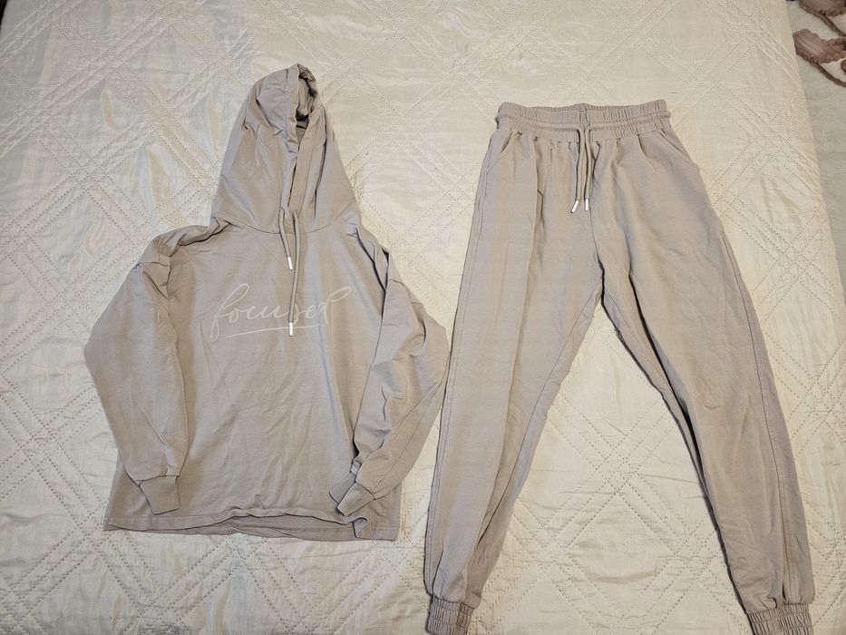 Дамски спортен екип/ анцуг размер S/M