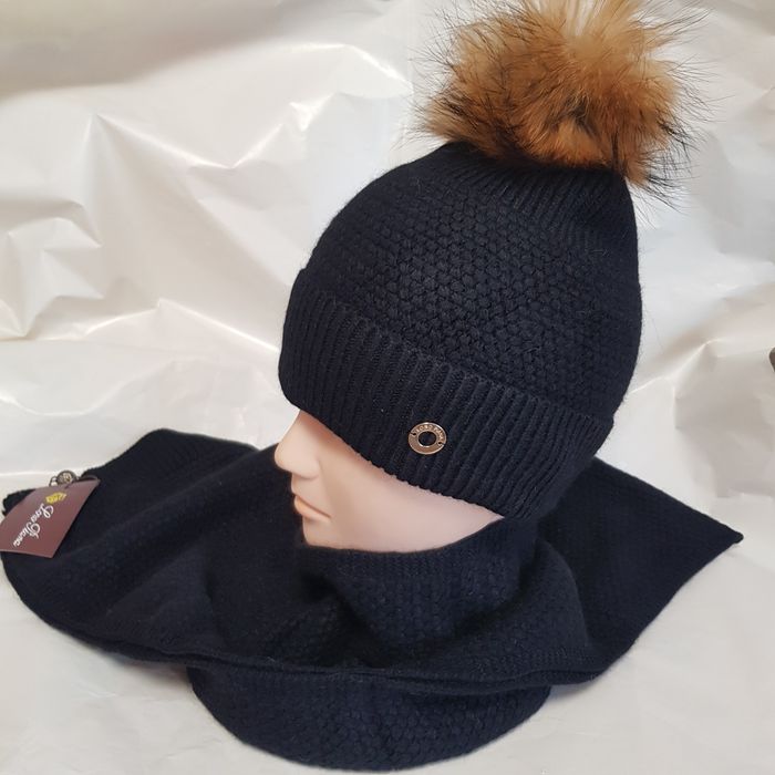 Set Caciula si Fular L o r o P i a n a din lana