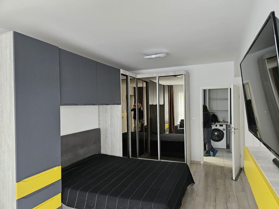 Mobilă dormitor colțar, usi glisante cu oglinzinzi  2,95m x 2,4m x  1,