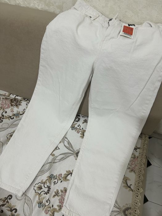 Белые джинсы мом, новые с этикетокой фирмы Остин