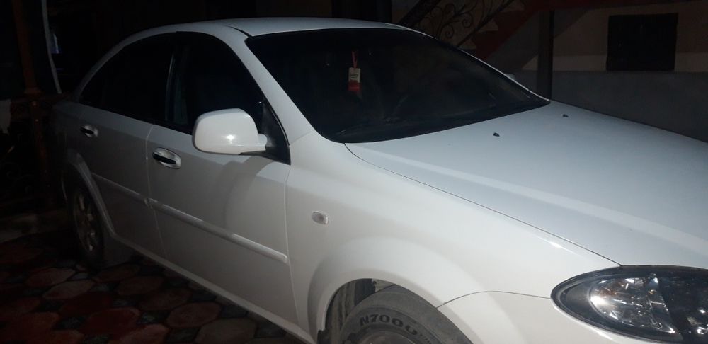 Chevrolet Lacetti sotiladi