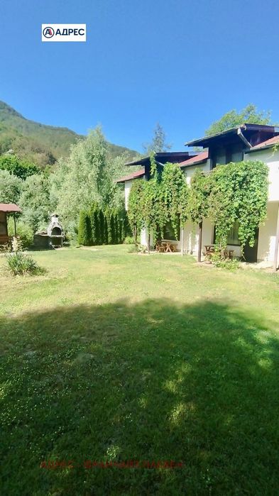 Хотел в Ловеч, област-с.Рибарица площ 457 цена 220000