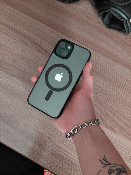 Продам Iphone 13