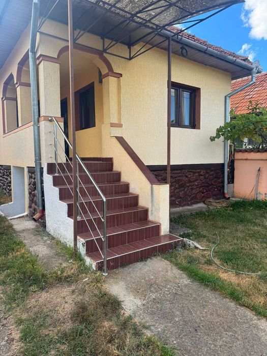 Casă spațioasă de vânzare în Lelești, Gorj!
