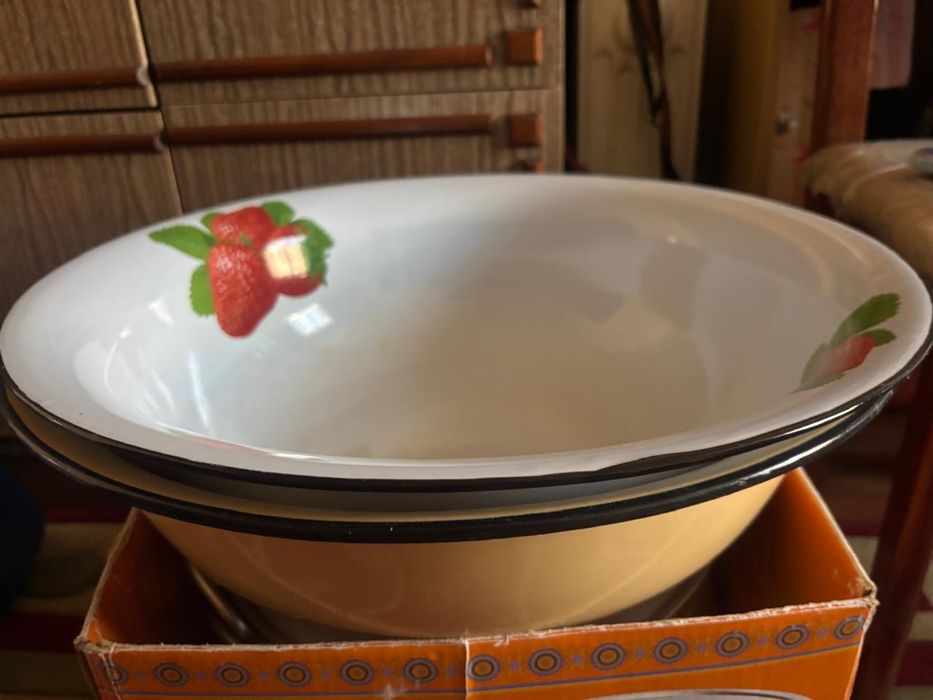 Продаю 2 таза эмалированных в отличном состоянии