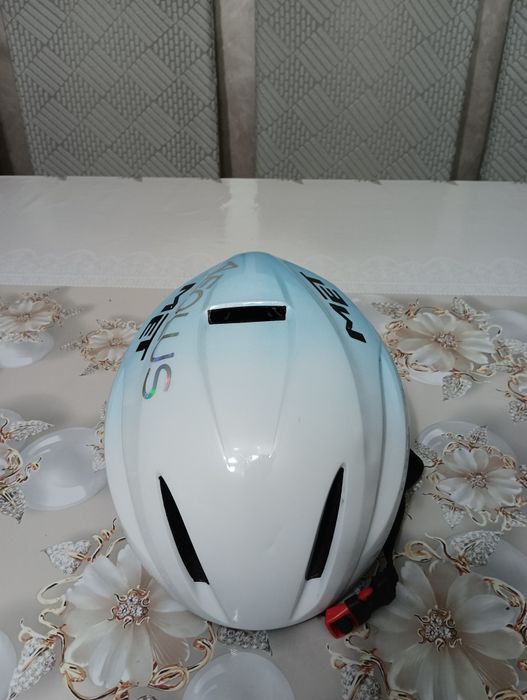 Продам срочно оригинал шлем мит