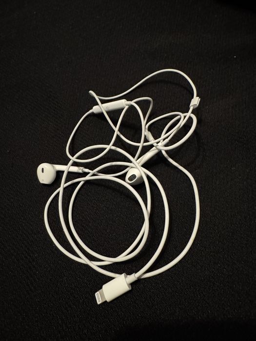Apple жични слушалки