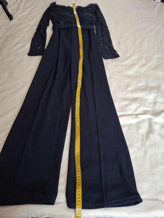 Salopetă Elegantă – Dantelă Prețioasă & Pantaloni evazați