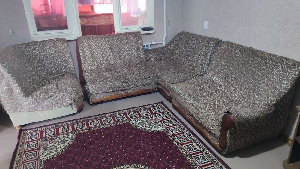 Мебель б/у уголок диван и 2 кресло