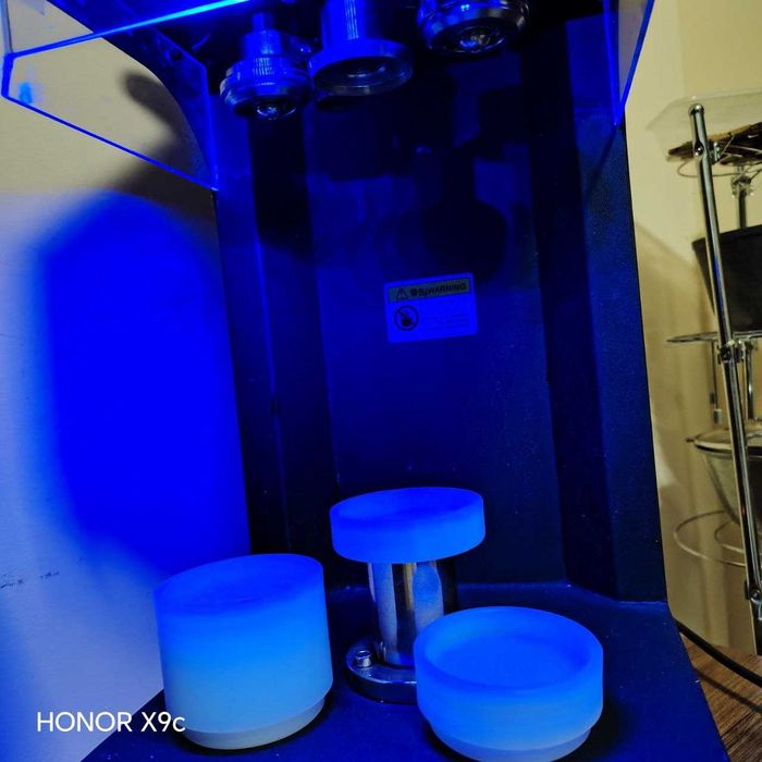 Устройство для укупорки алюминиевых банок и запаиван бутылок