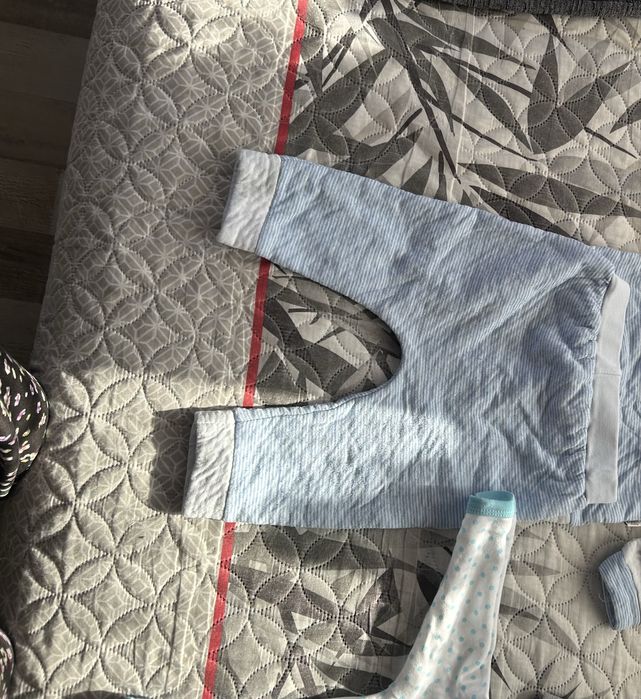 Продавам дрехи за момченце 74размер 5лв бройката