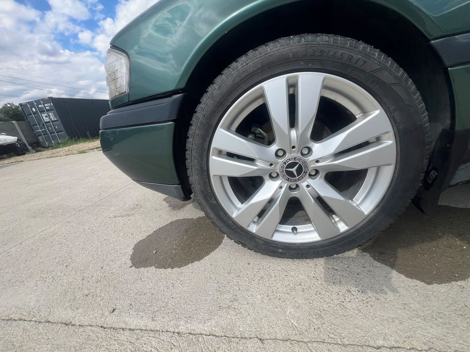 Vand mercedes c 200 din 1992 stare foarte bun.
