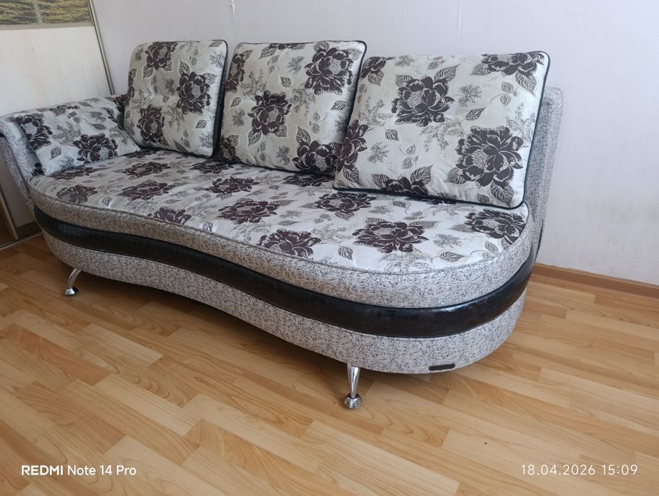 Диван, тахта.       .