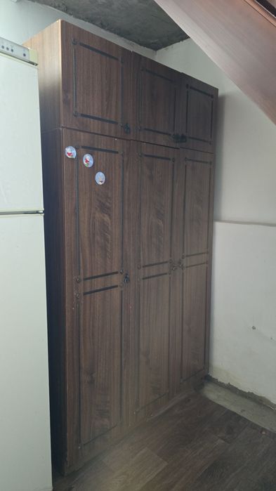 Антикварный шкаф