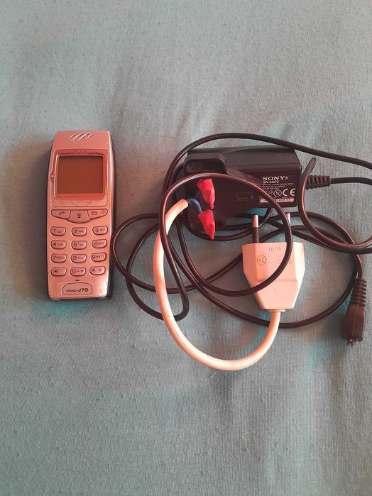Sony J70 с оригинални батерия и зарядно