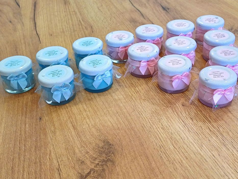 Подаръци за гости-бурканчета свещ от соев восък и гипсокерамика