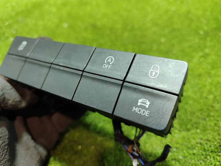 PANOU BUTOANE BLOCARE USI SKODA OCTAVIA 3 SEDAN 1.6 DIESEL 2015 COD OEM 5E2927238B / 2013-2016