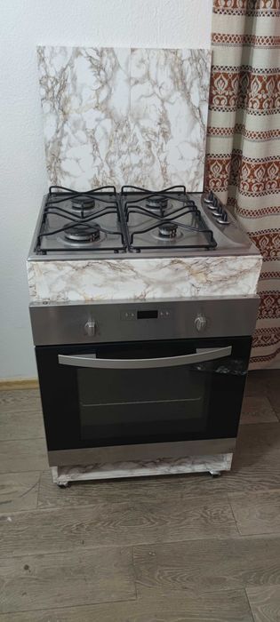 Aragaz cu cuptor electric Whirlpool