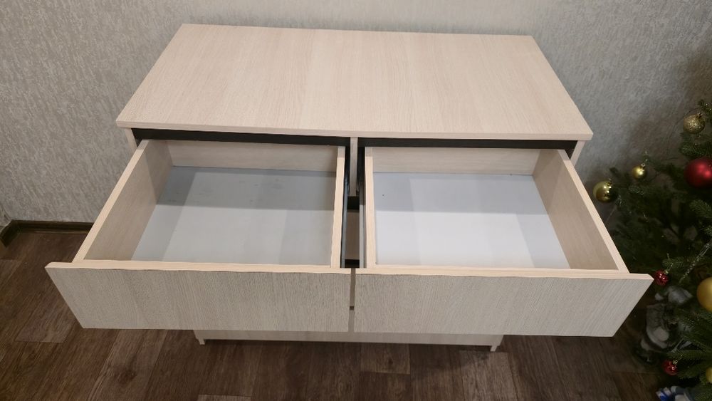 Комод с выдвижными ящиками