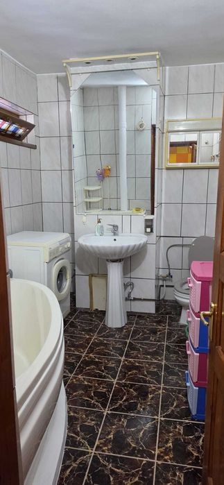 Inchiriez apartament