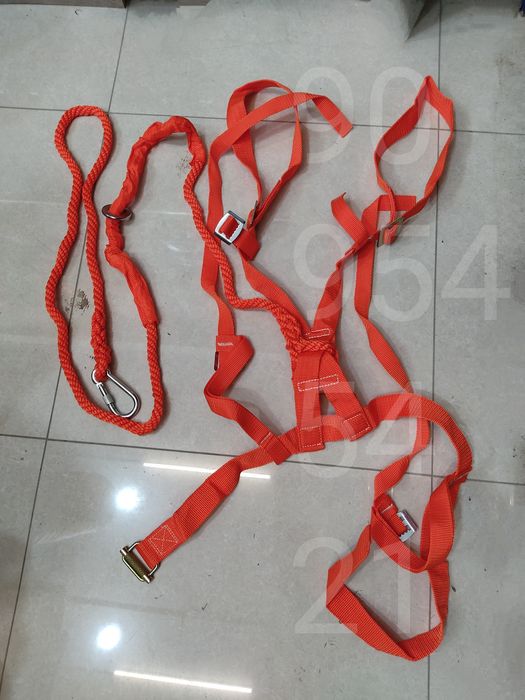 Монтажный страховочный пояс с двумя карабинами