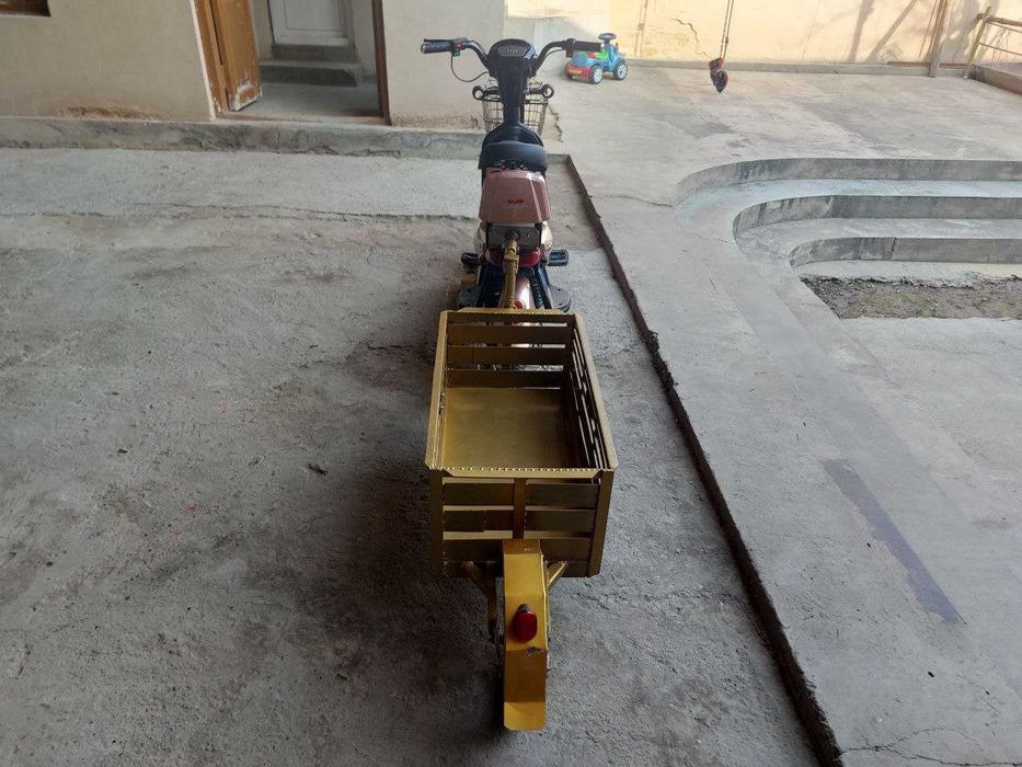 Продаю электроскутер с прицепом.