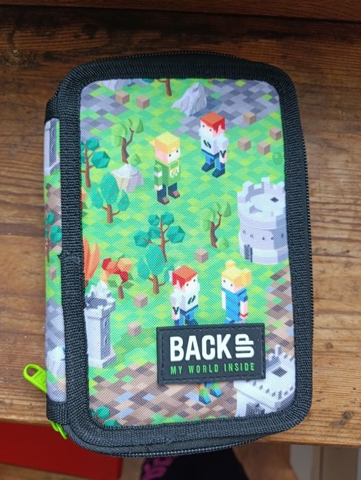 Несесер за училище