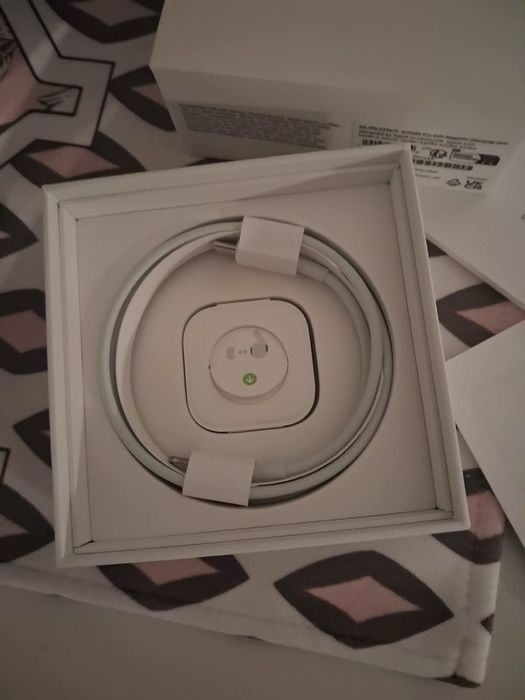 Căști Apple AirPods Pro 1 (cu carcasă de încărcare MagSafe) - Pachet complet + husă cadou