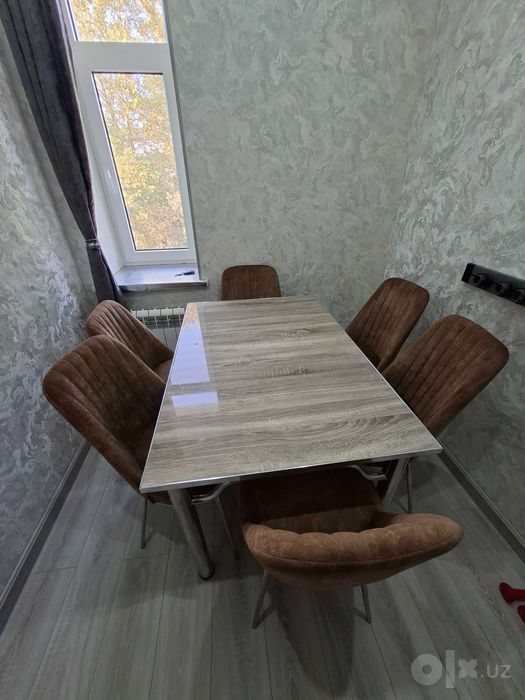 Стильный обеденный комплект: стол + 6 стульев