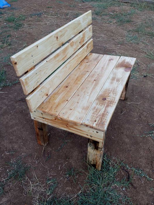 Дървена пейка за двор и градина