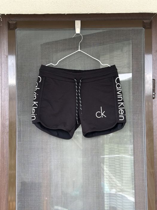 Дамски къси панталони Calvin Klein - размер S, Отлично състояние