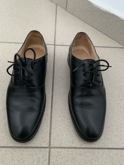 Pantofi din piele noi