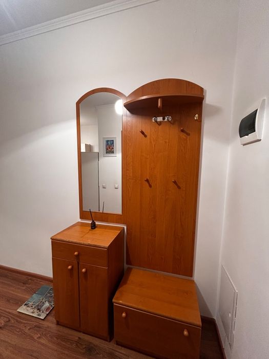 Продам шкаф,стол с табуретками,ковер 2×3,шторы с тюлью, диван б/у