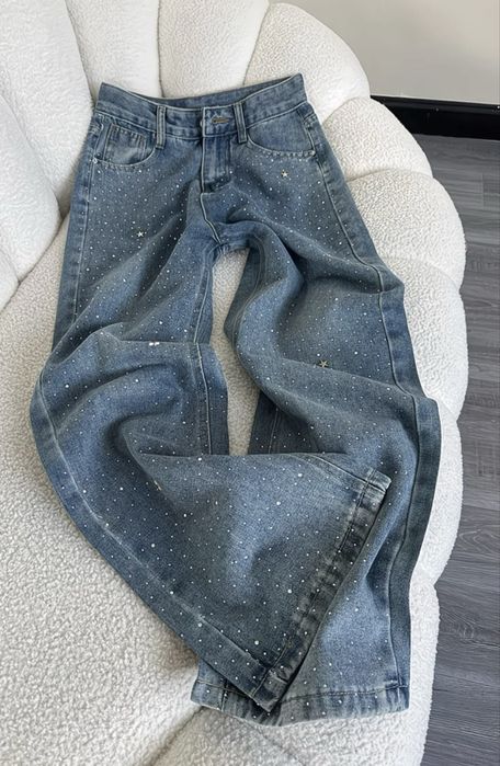 Джинсы со стразами новые