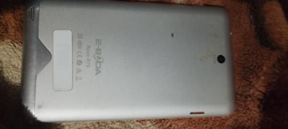 Vand tableta,o vand ca nu am ce face cu ia