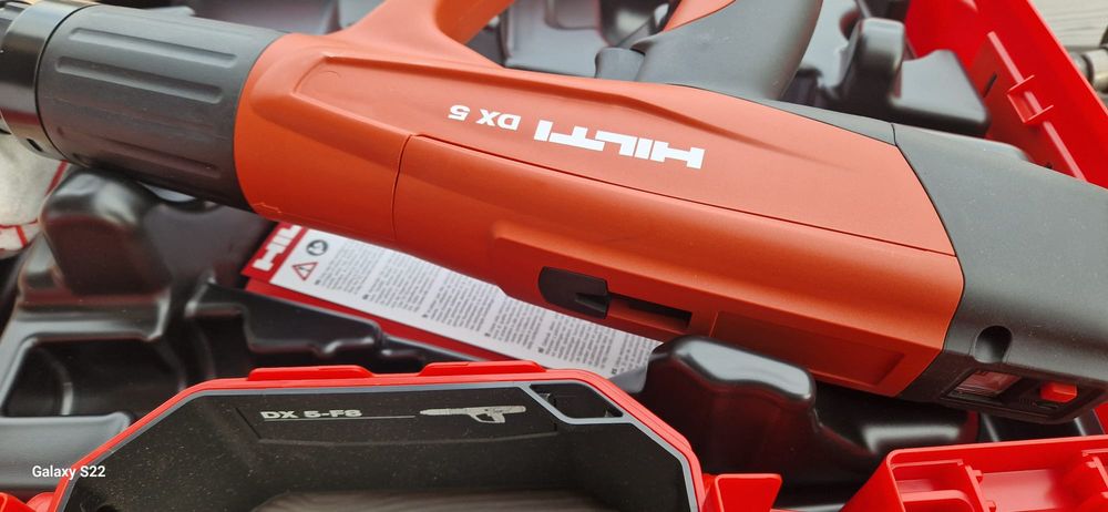 Hilti pistol de cuie pe acumulatori ,capse