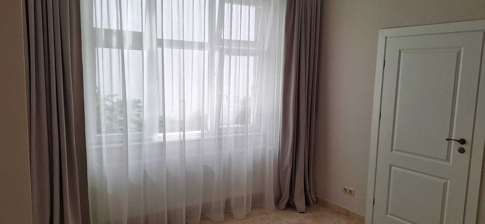 Închiriez apartament 2 camere în centrul municipiului Cluj-Napoca, într-o curte interioară, la parter, complet renovat, mobilat, ultrafinisat, 50 mp.