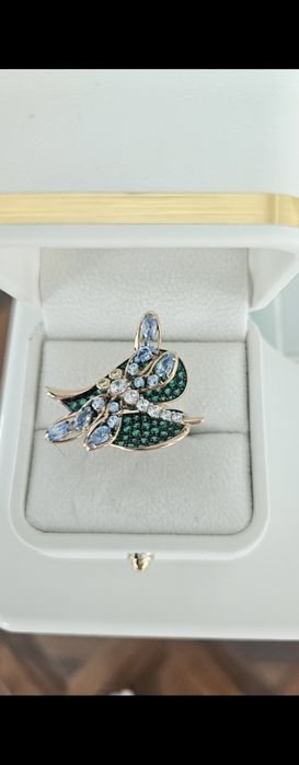 Продам новое двойное золотое кольцо 585пр с изумрудами и топазами