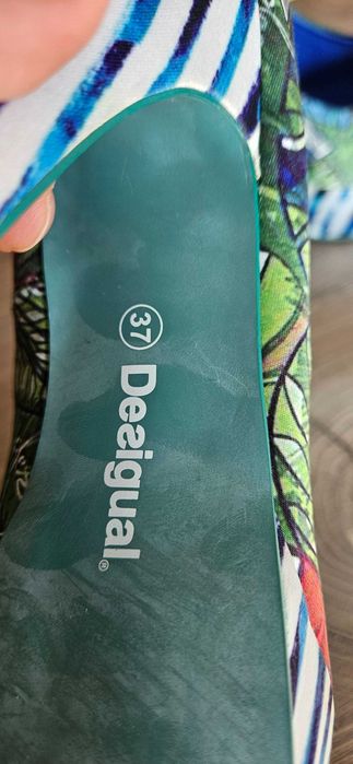Обувки Desigual, от плат и кожа . Цветен и интересен модел.