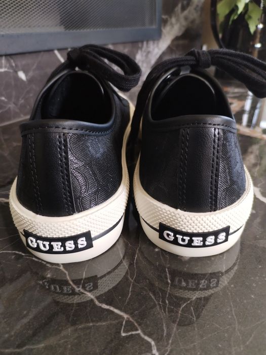 Нови кецове на Guess