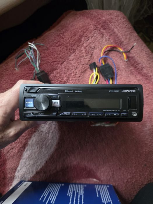 Автомагнитола Alpine 200 BT