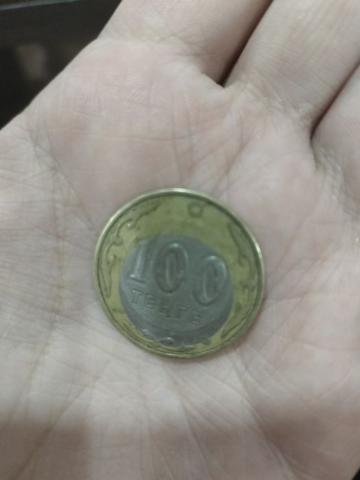 Продам монету заводской брак.