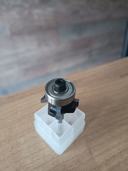 Freză pentru cant abs sau mdf cu coadă de 6 și rază de 2