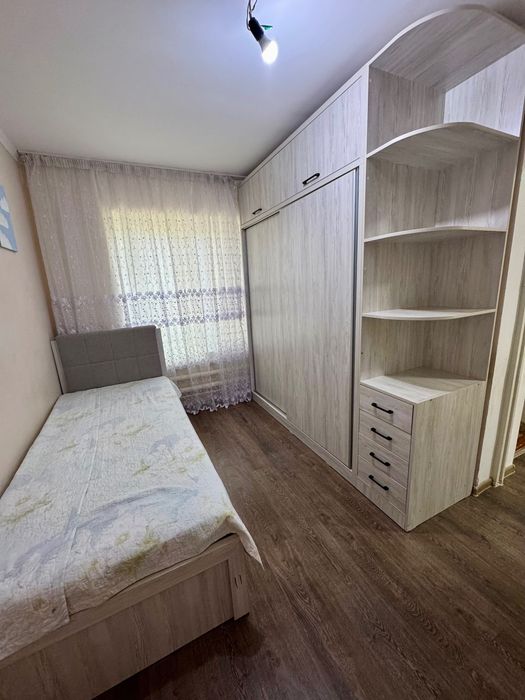 3-хонали квартира сотилади. Гулистон шахар, 2-мавзе, 1-этаж